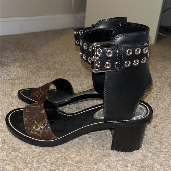 authentic new louis vuitton sandal heels - Picture 2 of 4